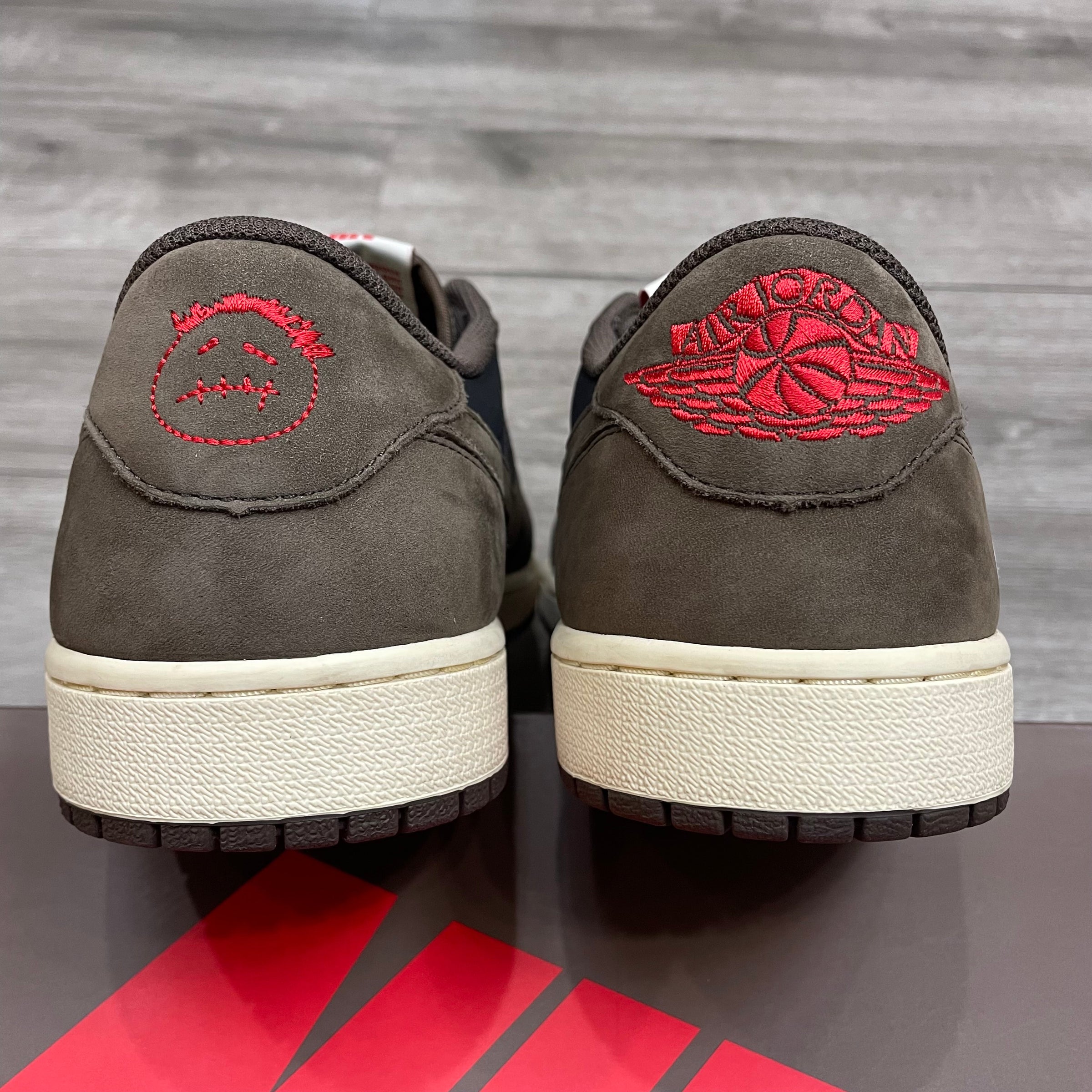 Jordan 1 Low Travis Scott Mocha (Promo Sample Tag) *Worn 