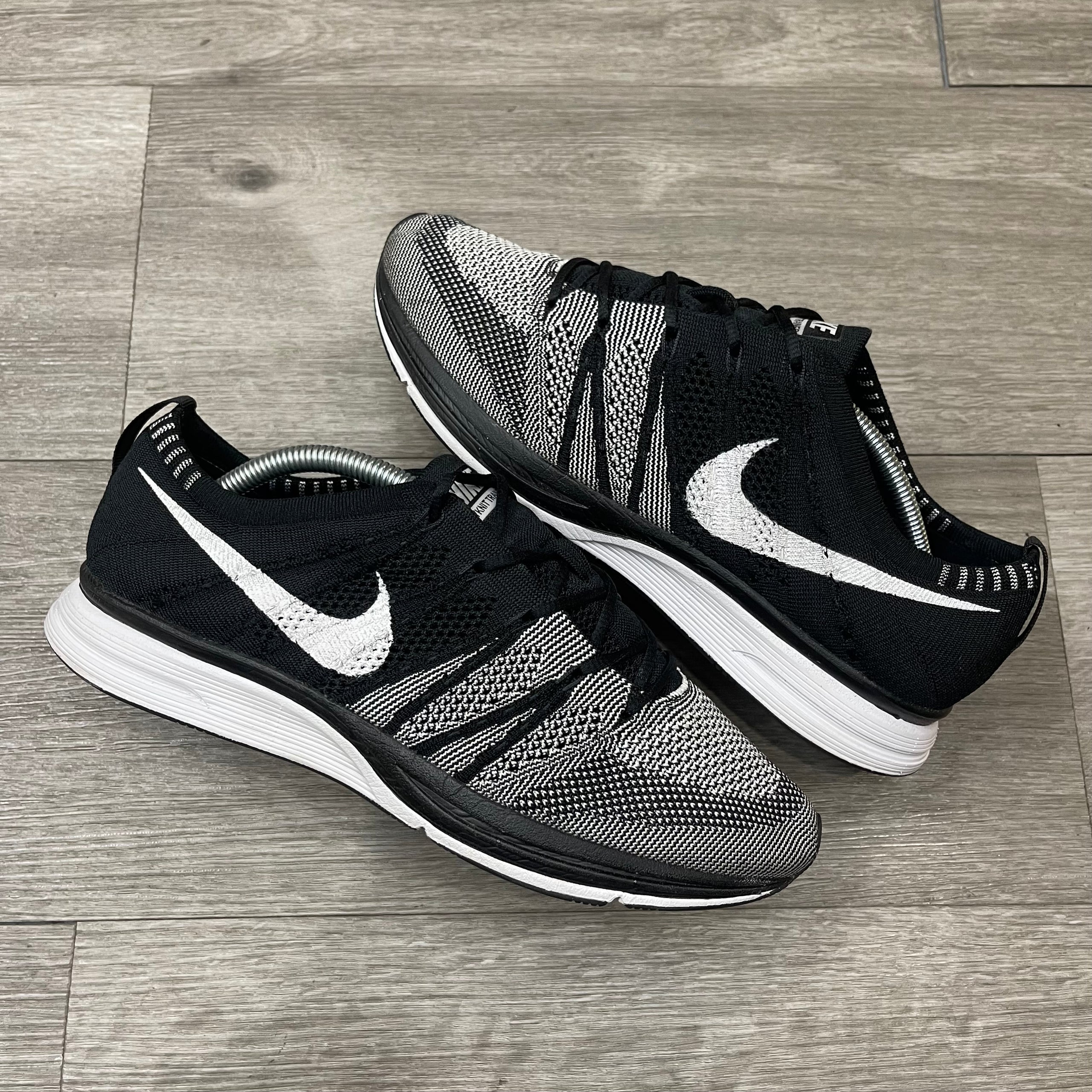 Nike flyknit trainer size 9 online